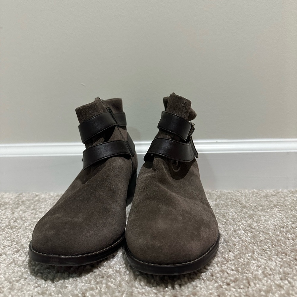 Vionic Women's Brown Ankle Boots with Black Straps